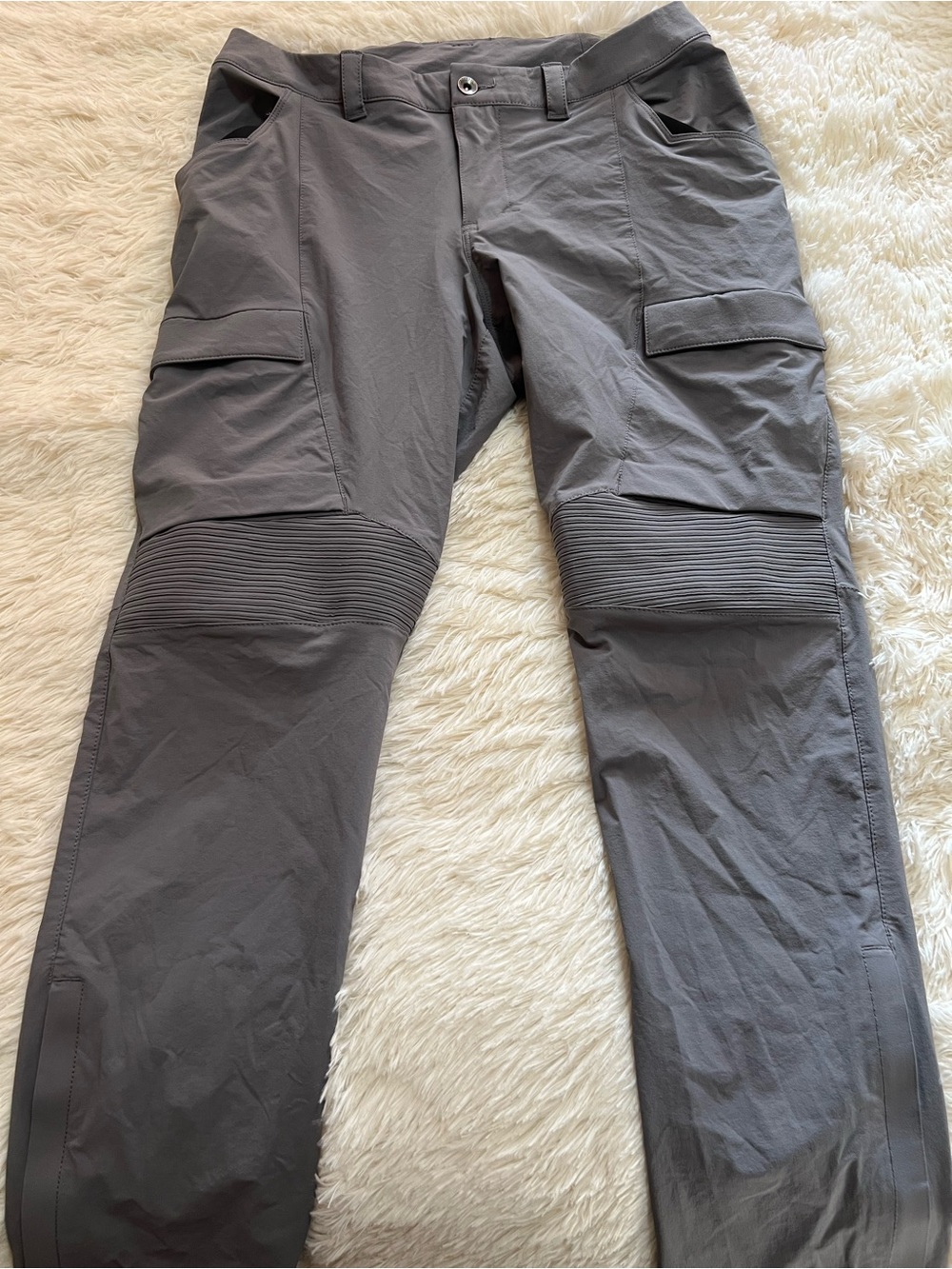 Duluth Trading Co Women’s Gray Cargo Stretch Pants with Ribbed Knees